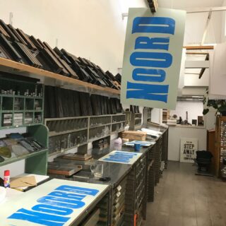 Yeah! Eerste keer drukken op de nieuwe locatie in NOORD  #woodtype #woodtypelove #letterpress #blue #noord