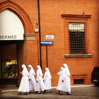 hallelujah!
#onthestreets #bologna #nuns #white #hermes #amen